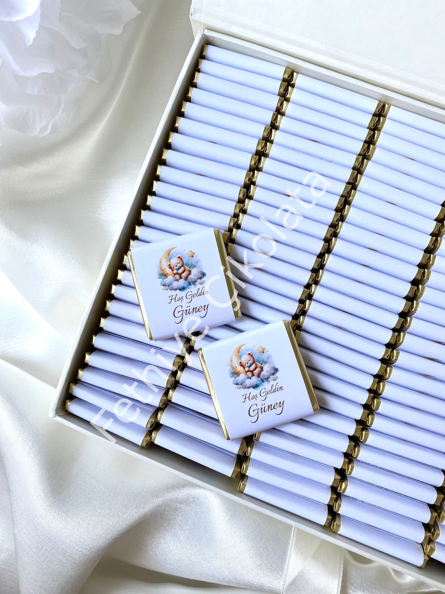 Mukavva Kurdeleli Dekoratif Çikolata Kutusu