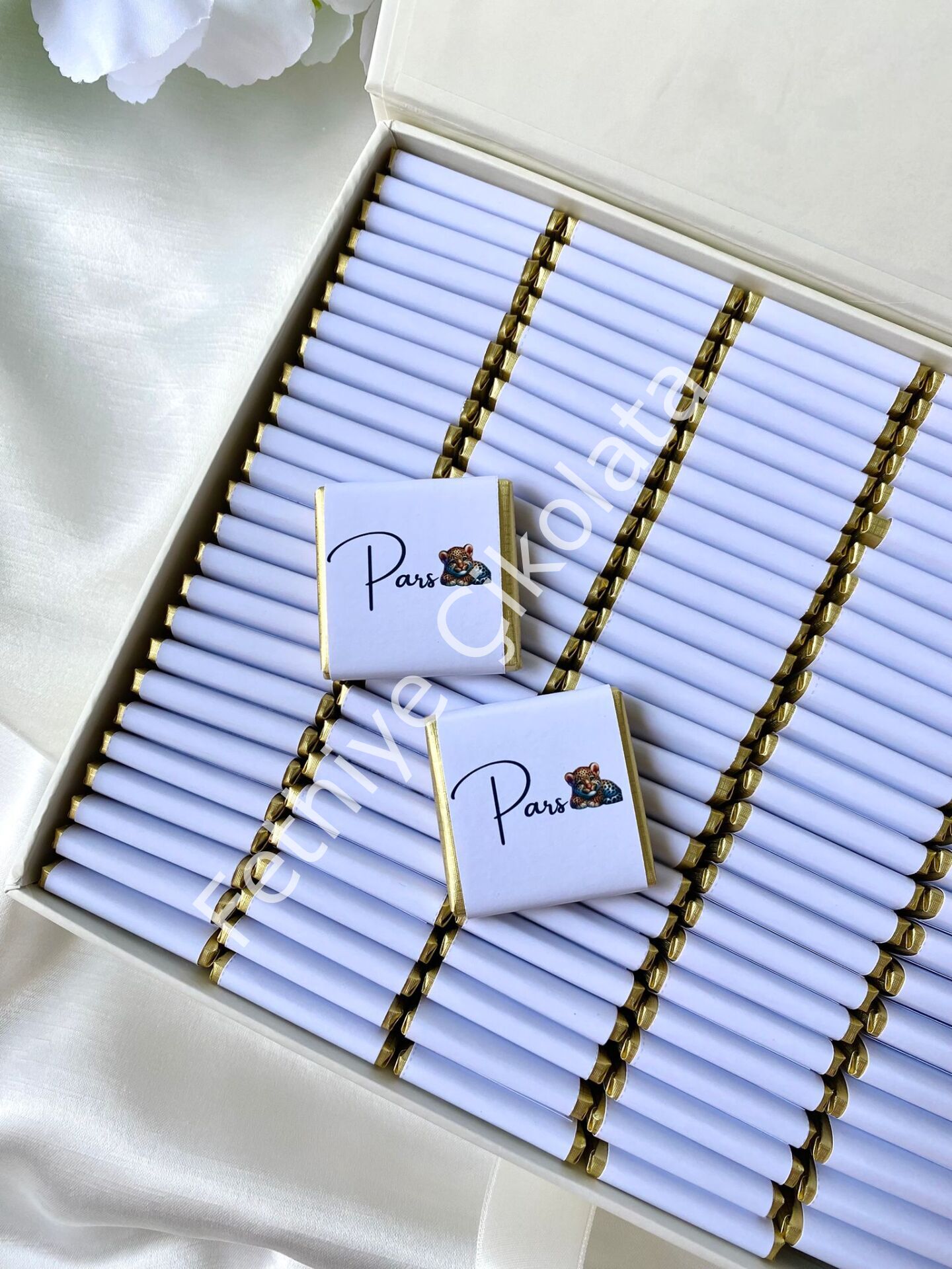 Mukavva Kurdeleli Dekoratif Çikolata Kutusu