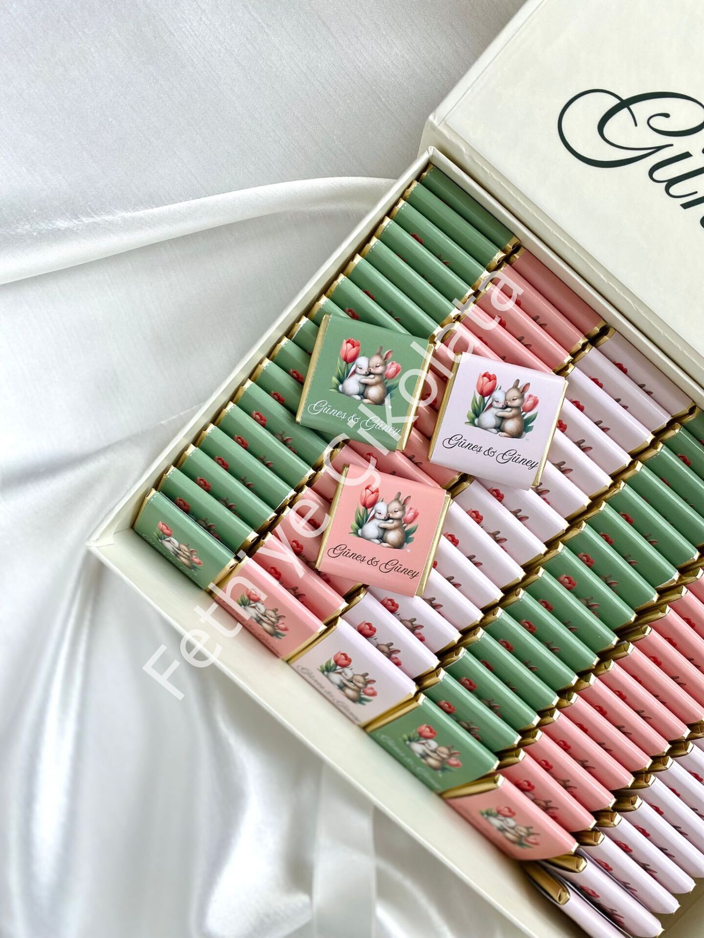 Mukavva Kurdeleli Dekoratif Çikolata Kutusu