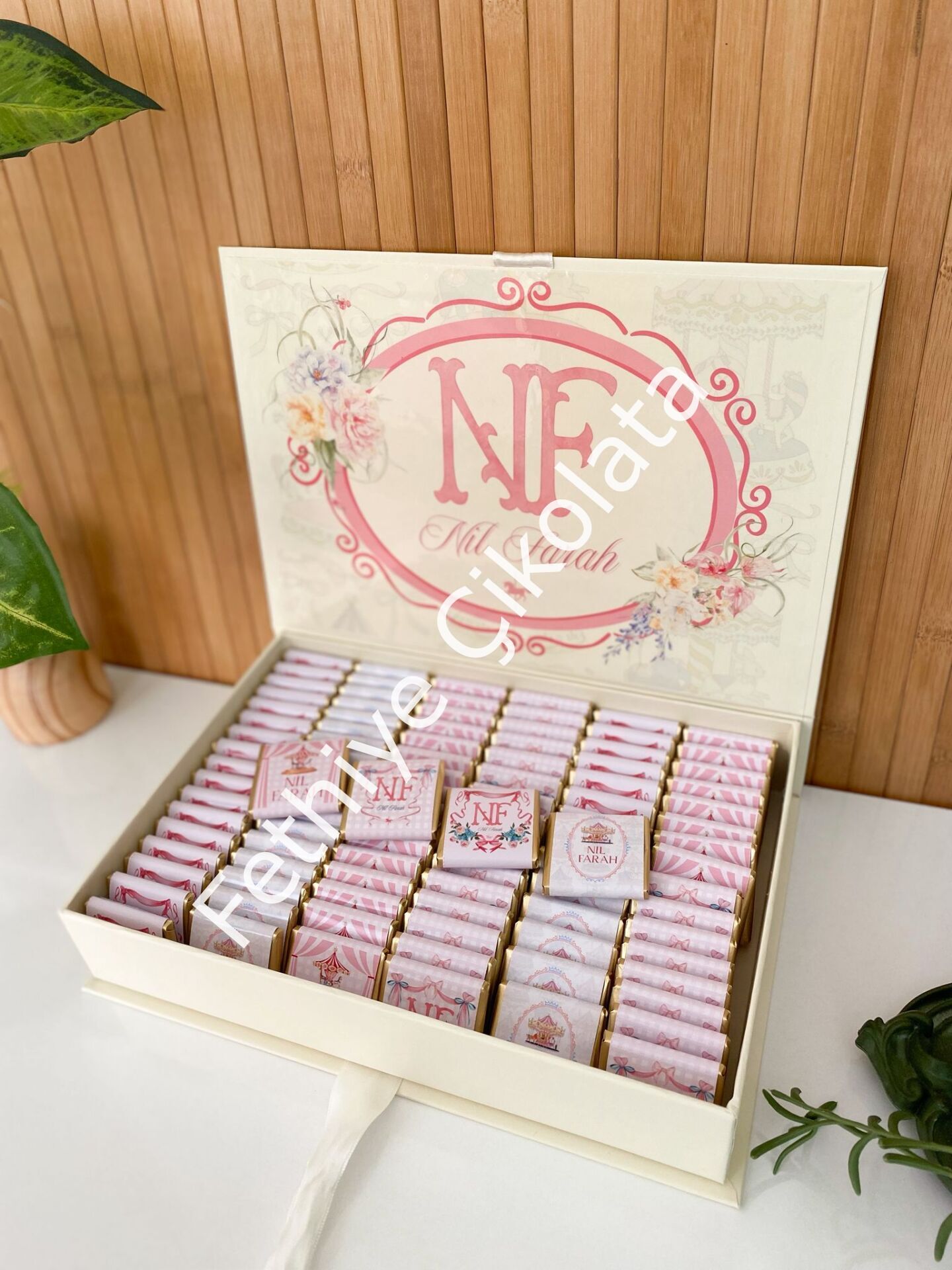 Mukavva Kurdeleli Dekoratif Çikolata Kutusu