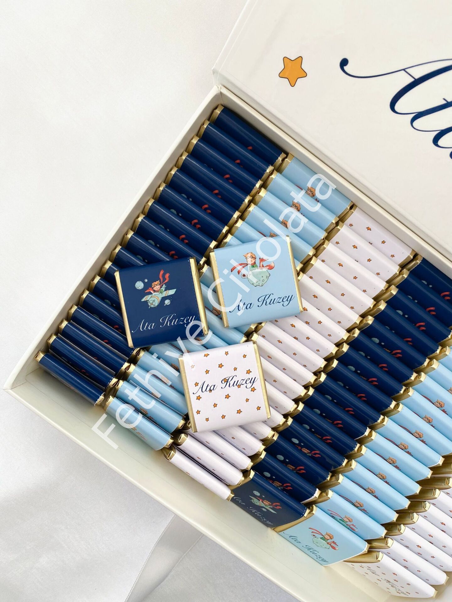 Mukavva Kurdeleli Dekoratif Çikolata Kutusu