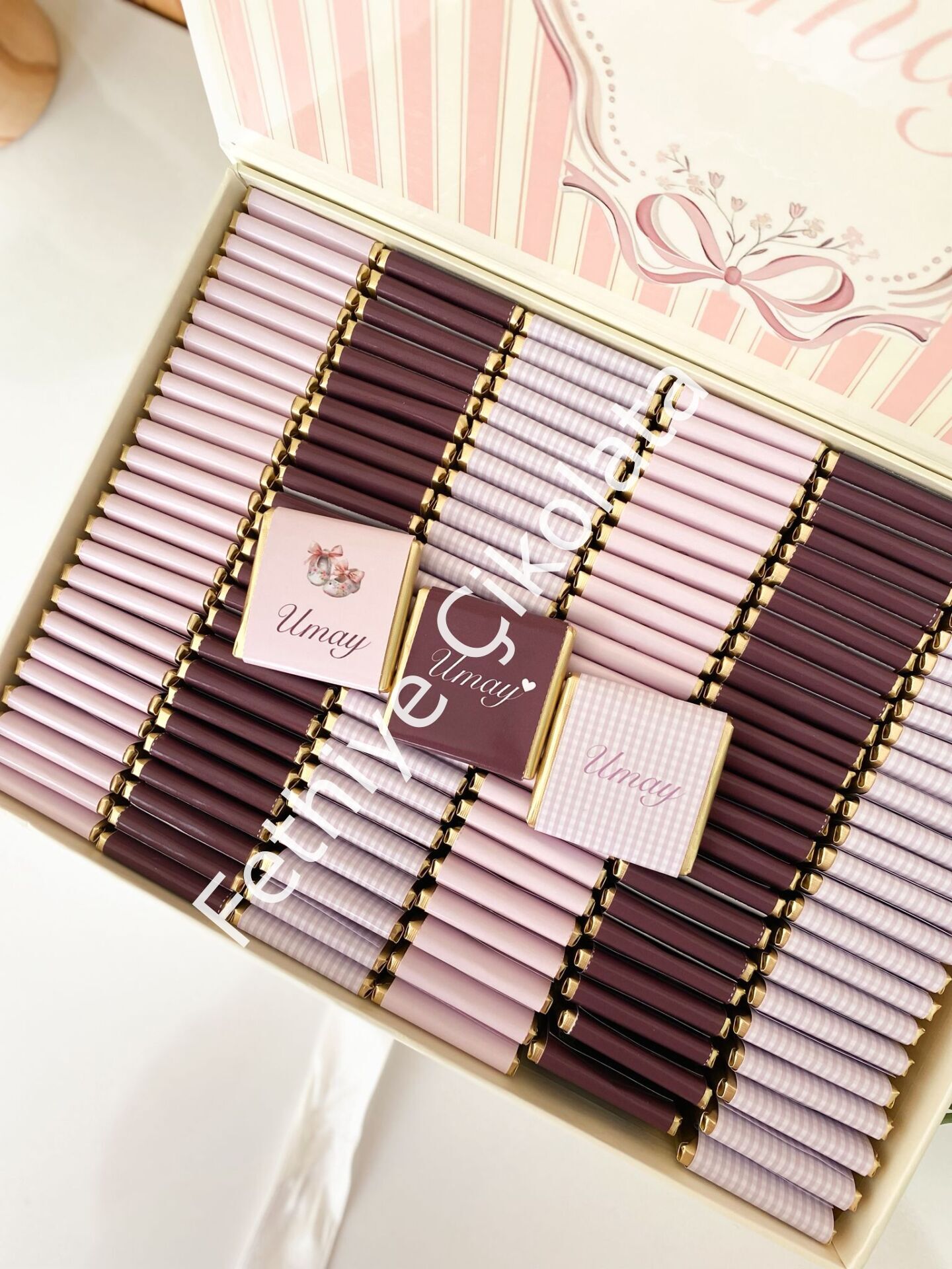 Mukavva Kurdeleli Dekoratif Çikolata Kutusu