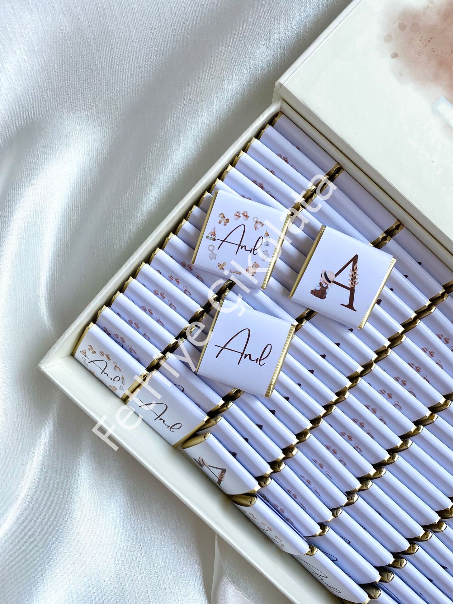 Mukavva Kurdeleli Dekoratif Çikolata Kutusu