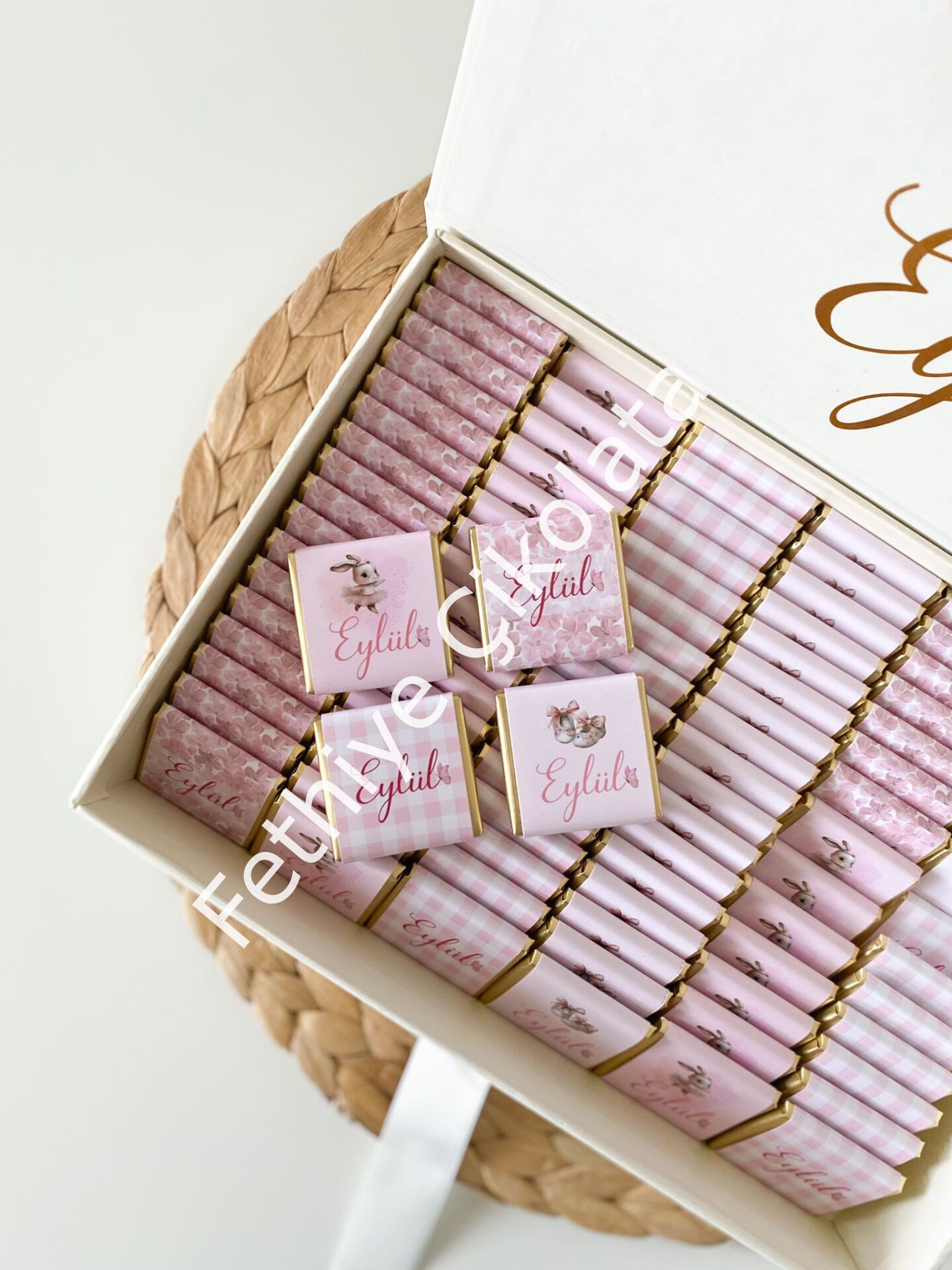 Mukavva Kurdeleli Dekoratif Çikolata Kutusu