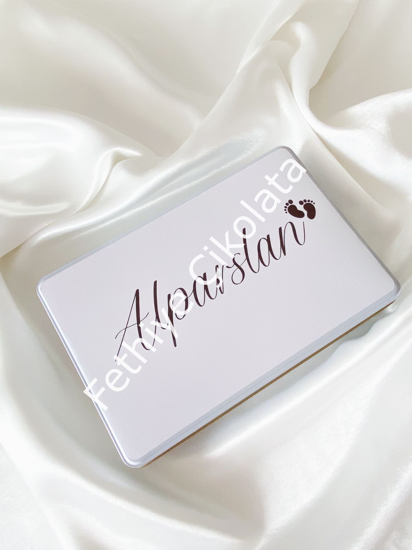 Metal Kutu Bebek Çikolatası