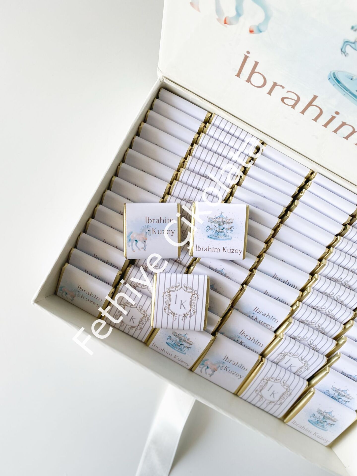 Mukavva Kurdeleli Dekoratif Çikolata Kutusu