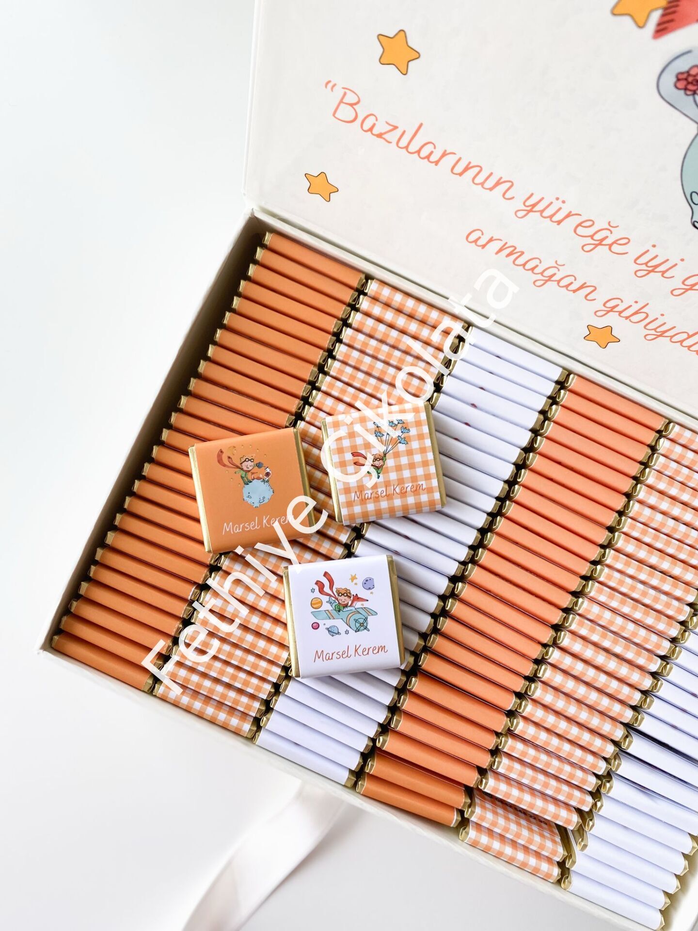 Mukavva Kurdeleli Dekoratif Çikolata Kutusu