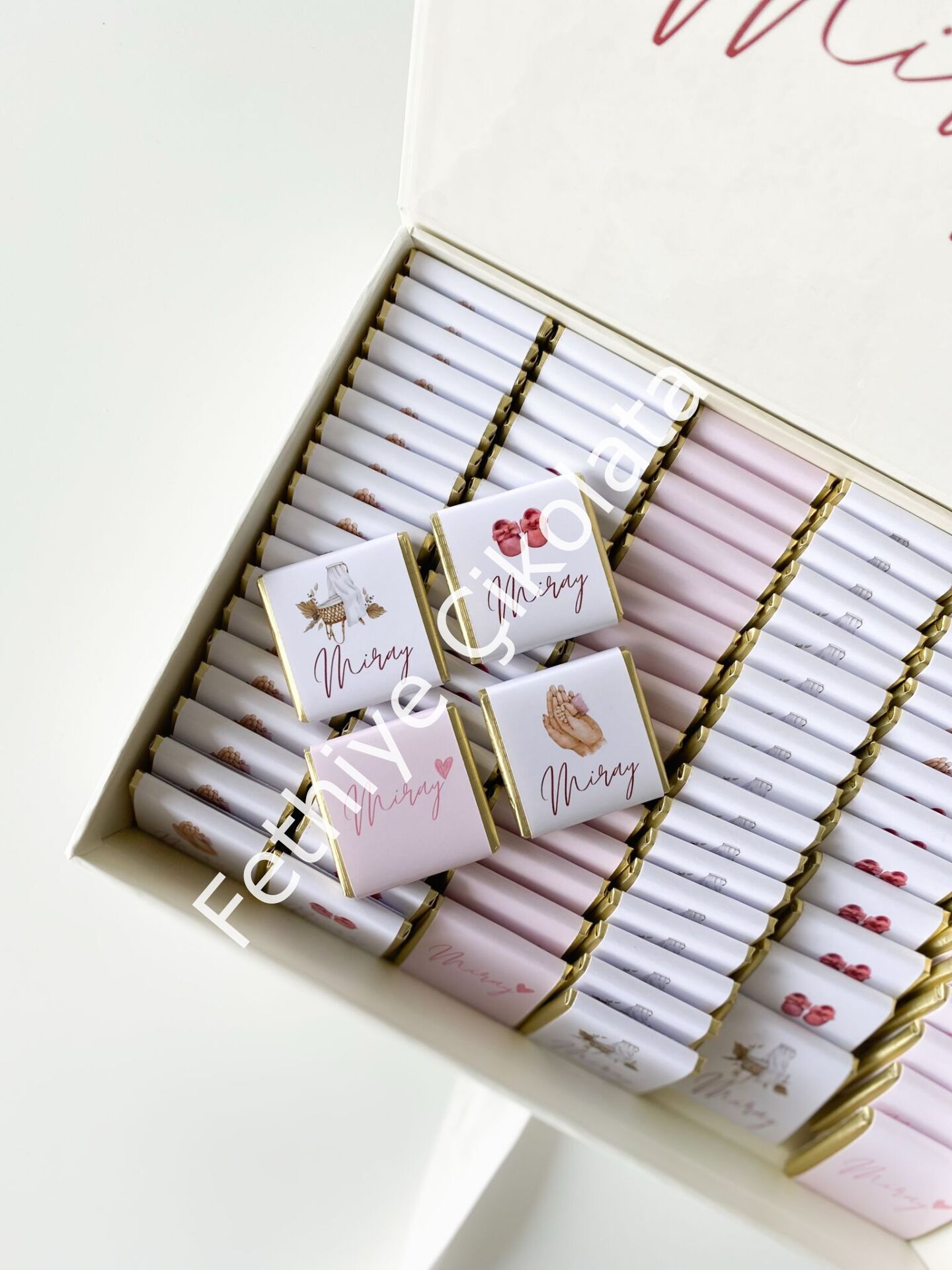 Mukavva Kurdeleli Dekoratif Çikolata Kutusu