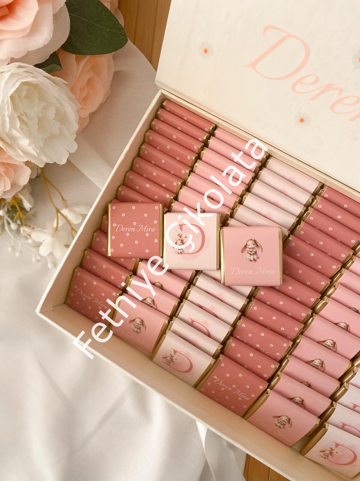 Mukavva Kurdeleli Dekoratif Çikolata Kutusu