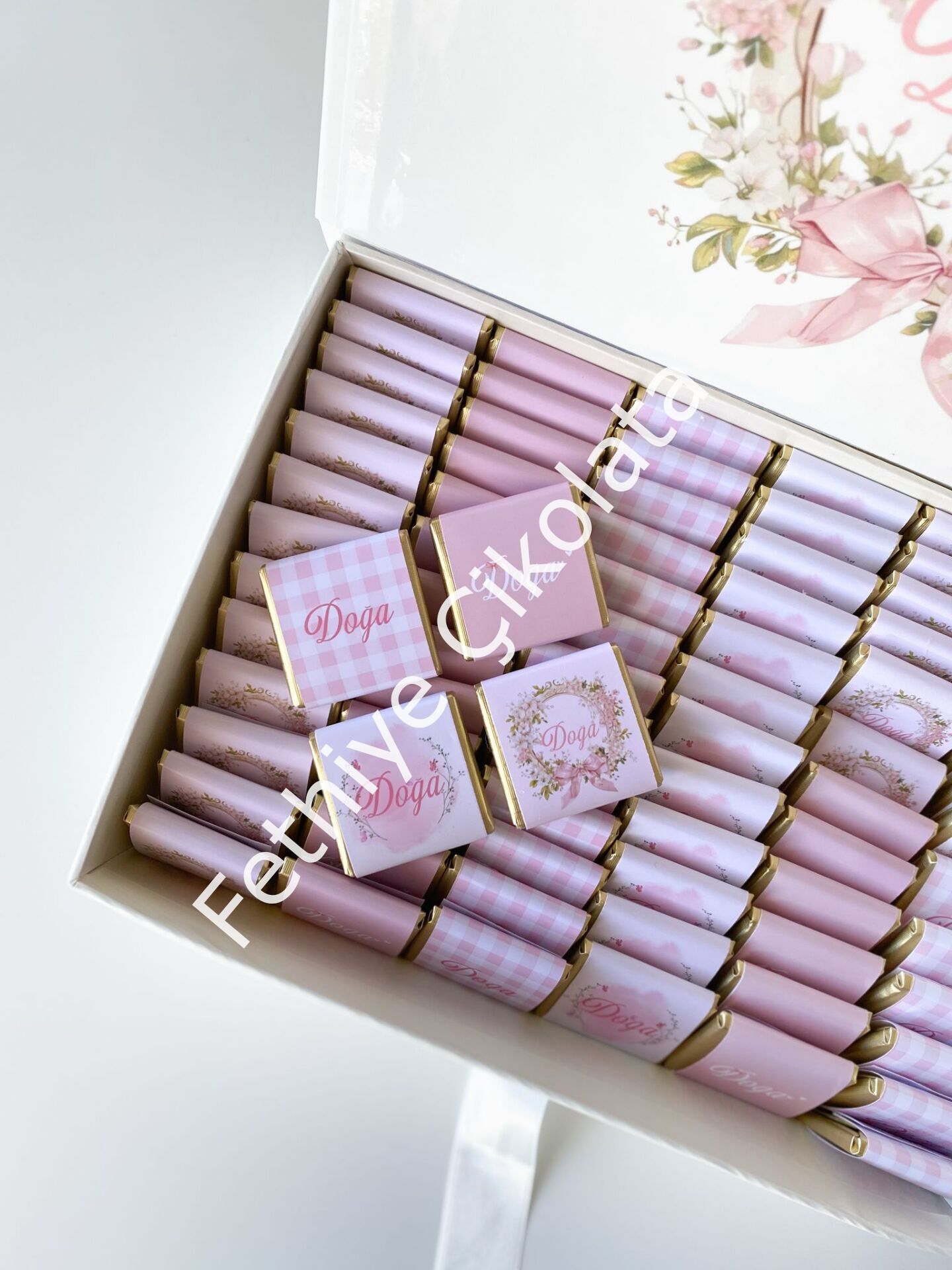 Mukavva Kurdeleli Dekoratif Çikolata Kutusu