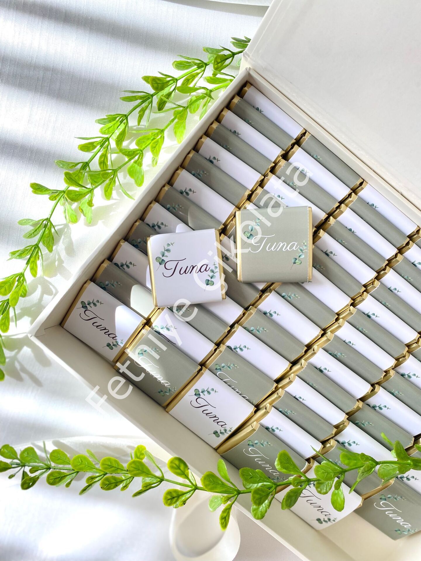 Mukavva Kurdeleli Dekoratif Çikolata Kutusu