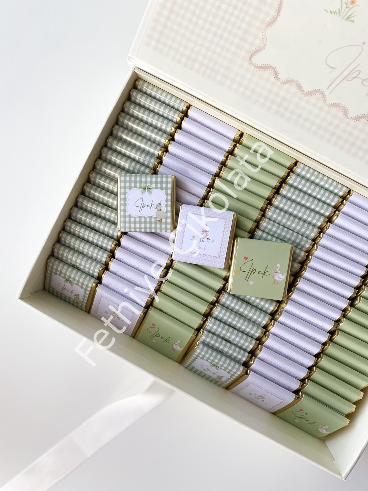 Mukavva Kurdeleli Dekoratif Çikolata Kutusu