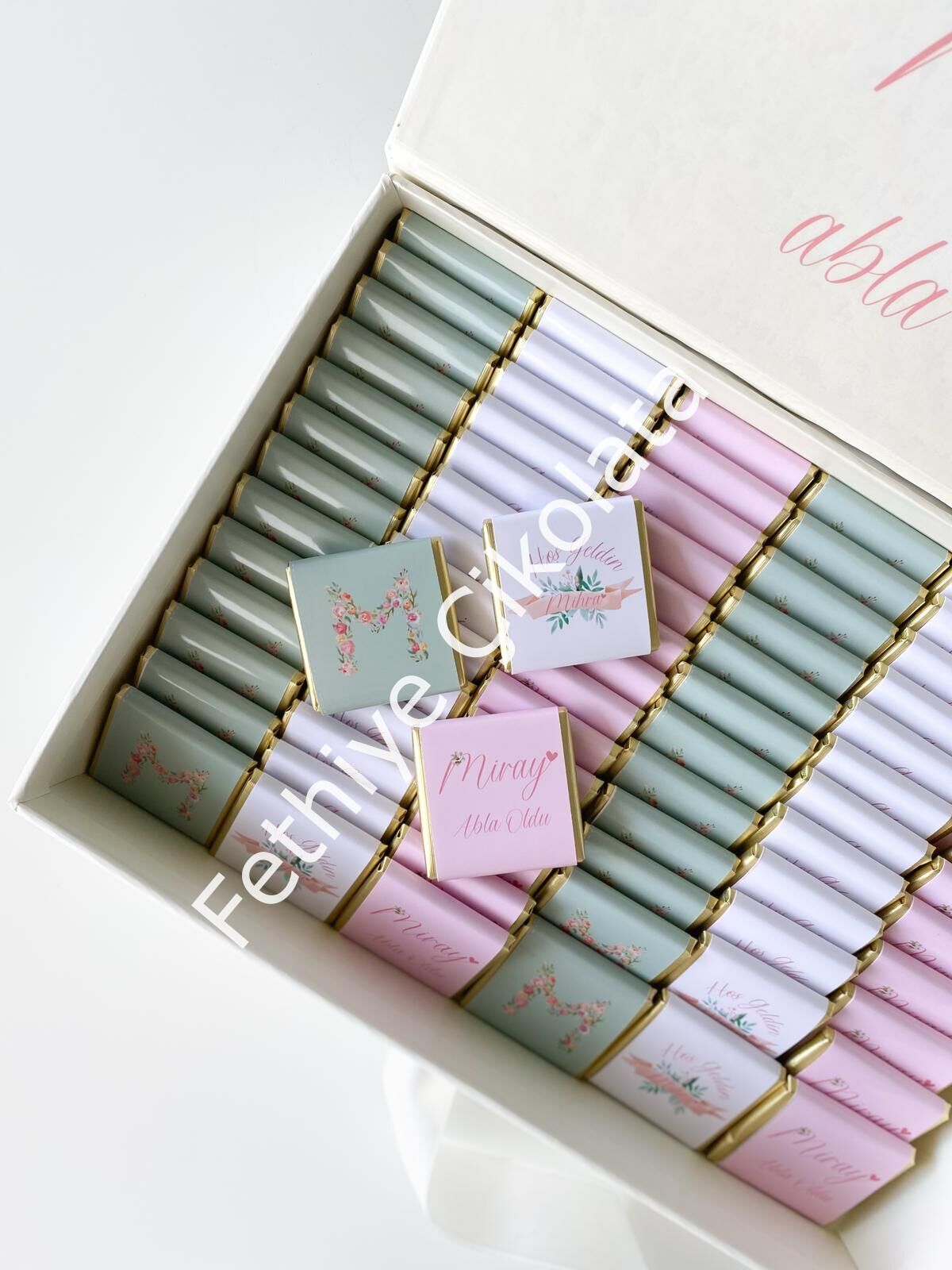 Mukavva Kurdeleli Dekoratif Çikolata Kutusu