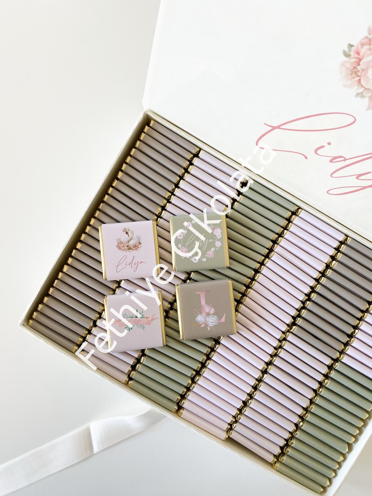 Mukavva Kurdeleli Dekoratif Çikolata Kutusu