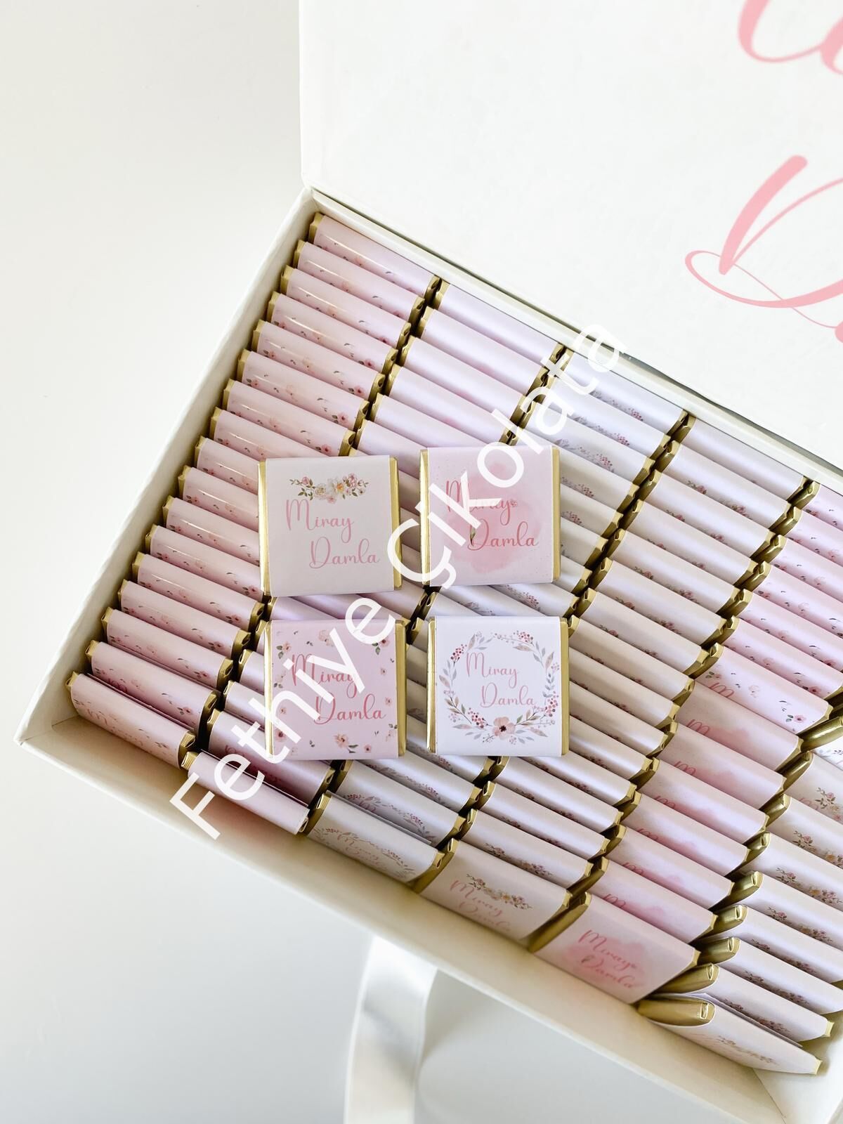 Mukavva Kurdeleli Dekoratif Çikolata Kutusu