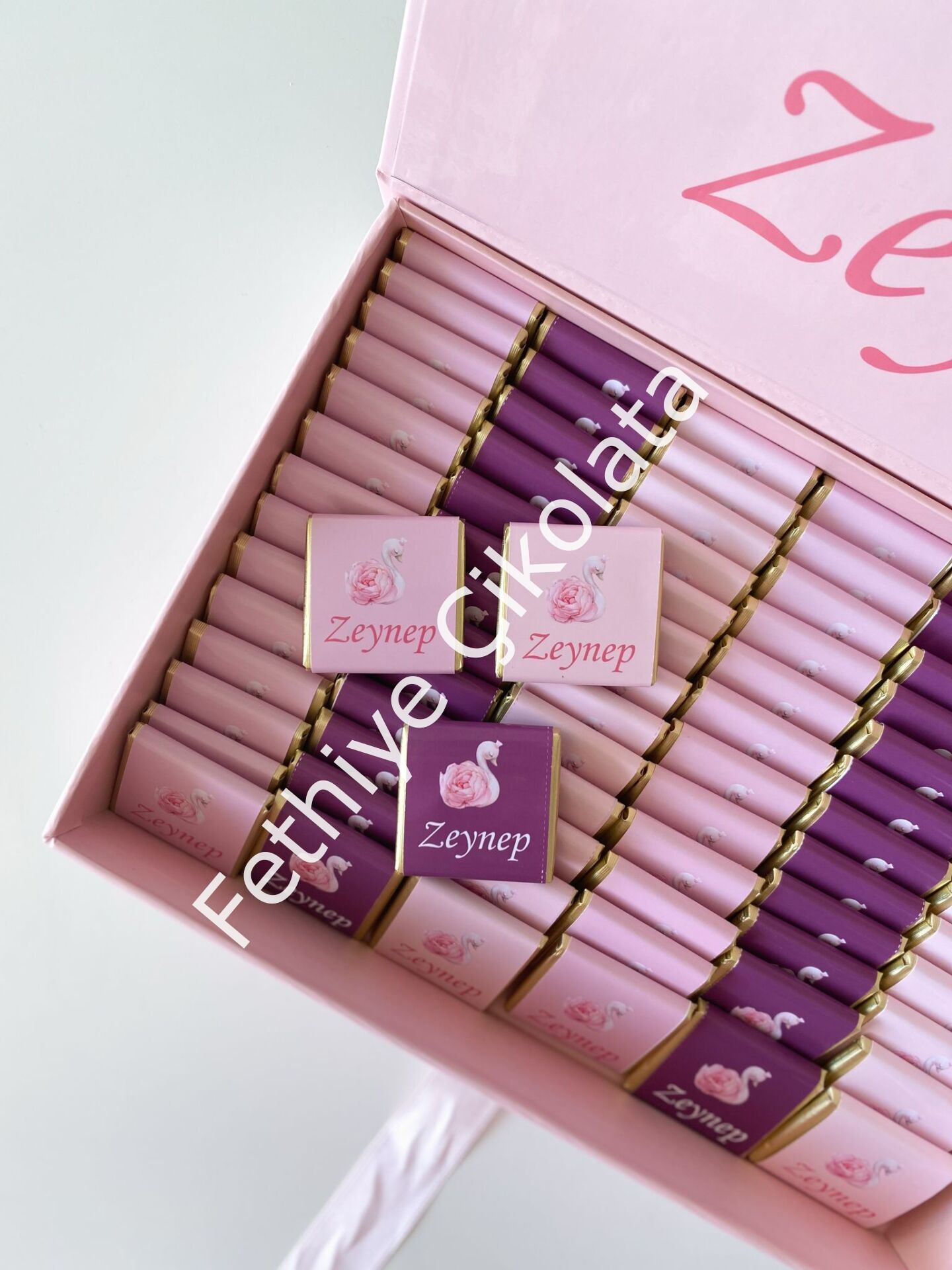Mukavva Kurdeleli Dekoratif Çikolata Kutusu