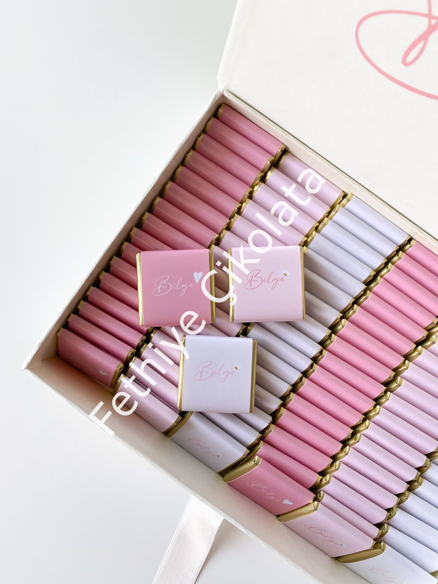 Mukavva Kurdeleli Dekoratif Çikolata Kutusu