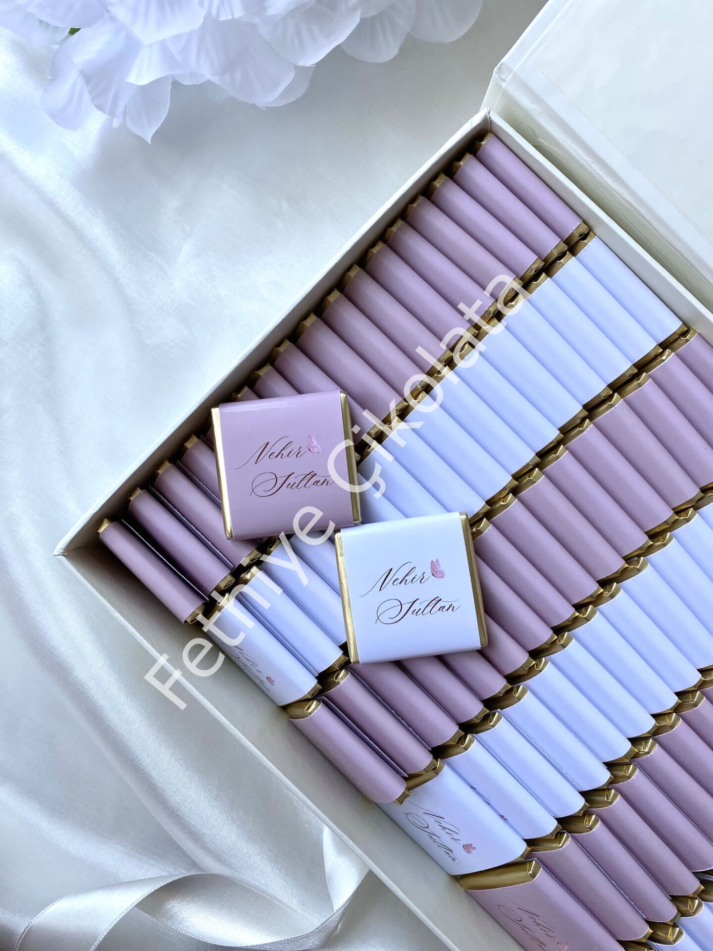 Mukavva Kurdeleli Dekoratif Çikolata Kutusu