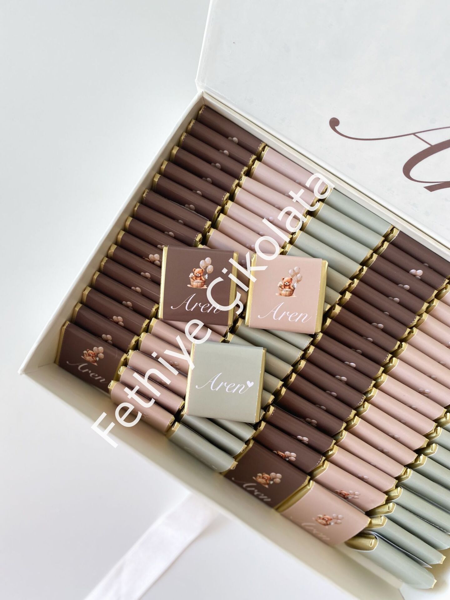 Mukavva Kurdeleli Dekoratif Çikolata Kutusu