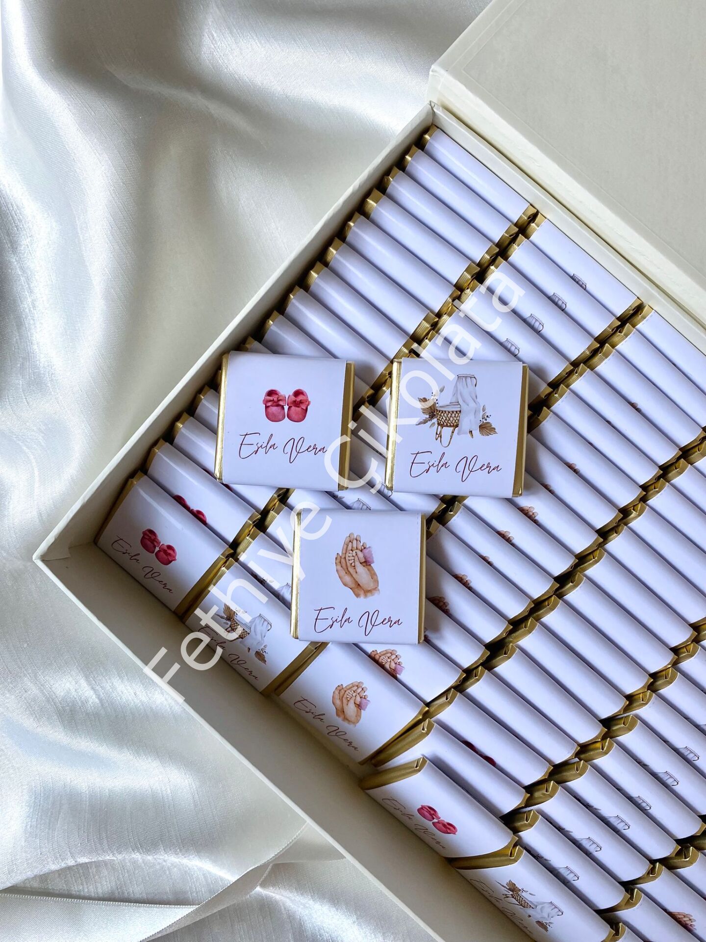 Mukavva Kurdeleli Dekoratif Çikolata Kutusu