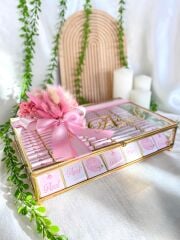 Çiçekli Kız Cam Çikolata Kutusu