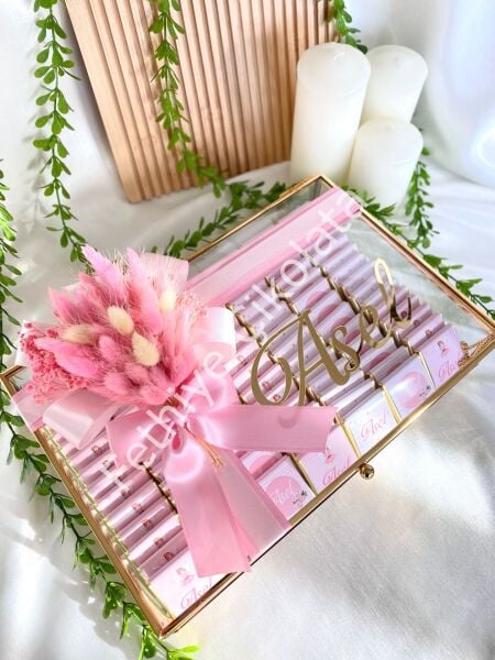 Çiçekli Kız Cam Çikolata Kutusu