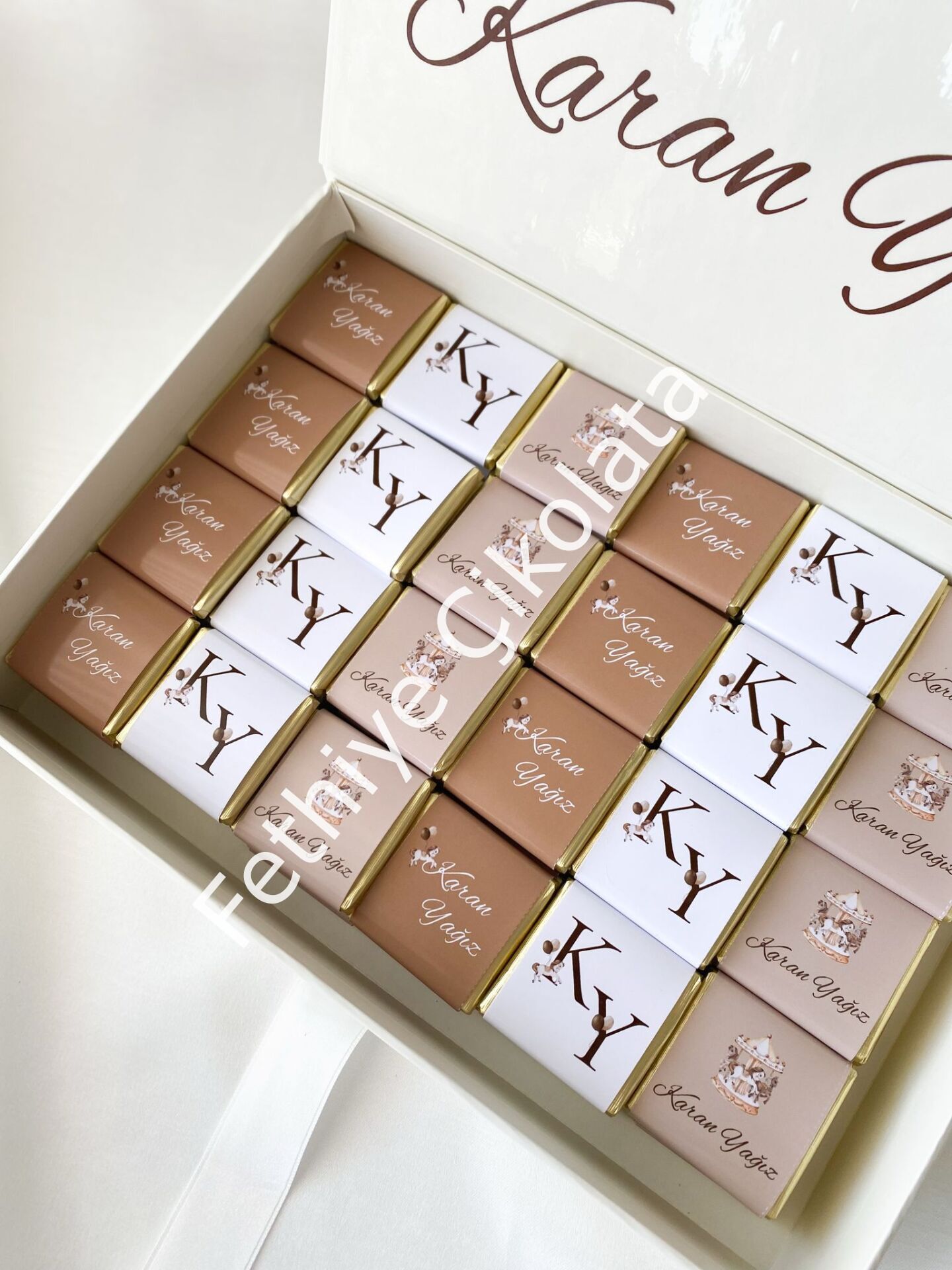 Mukavva Kurdeleli Dekoratif Çikolata Kutusu