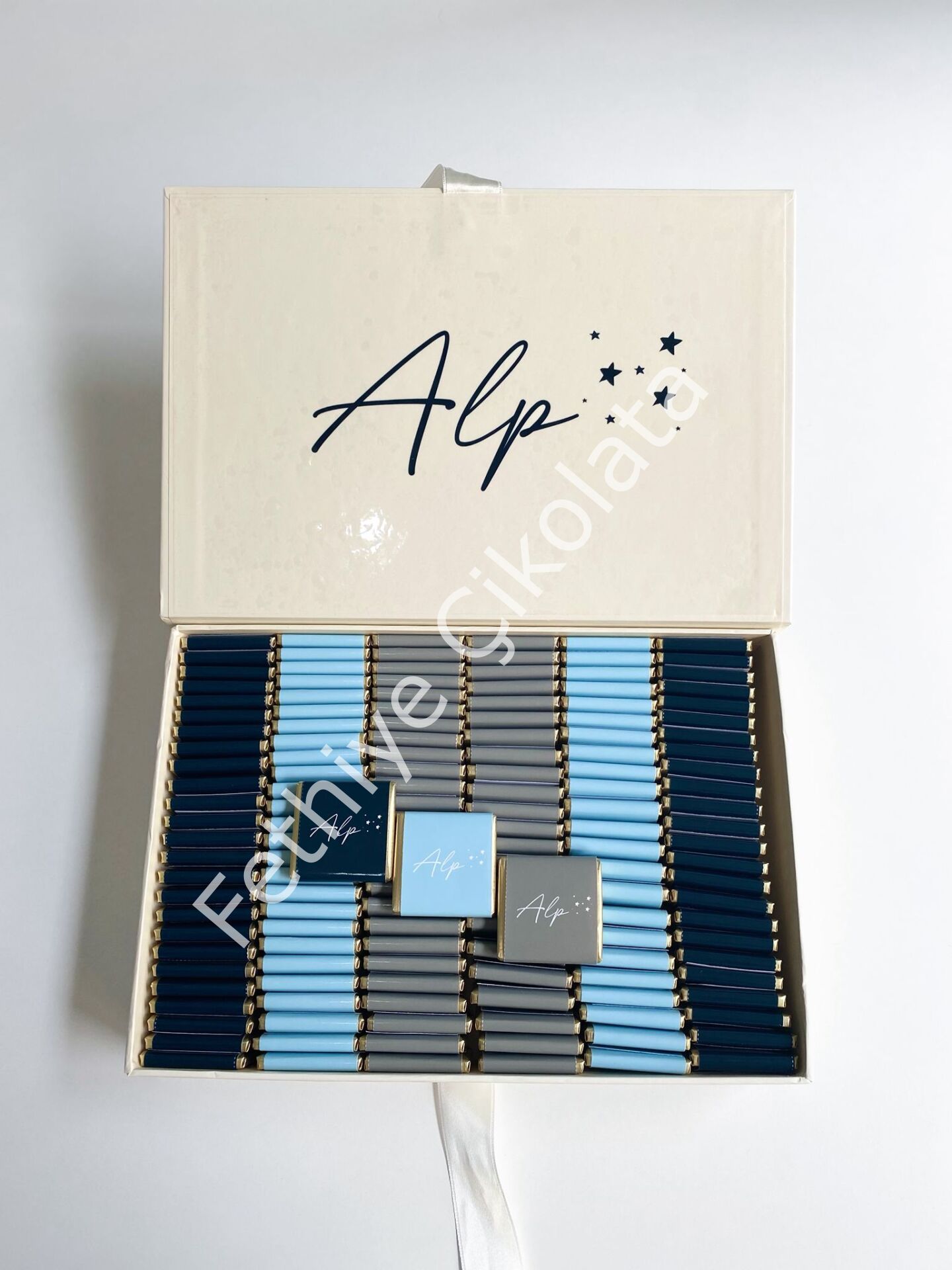 Mukavva Kurdeleli Dekoratif Çikolata Kutusu