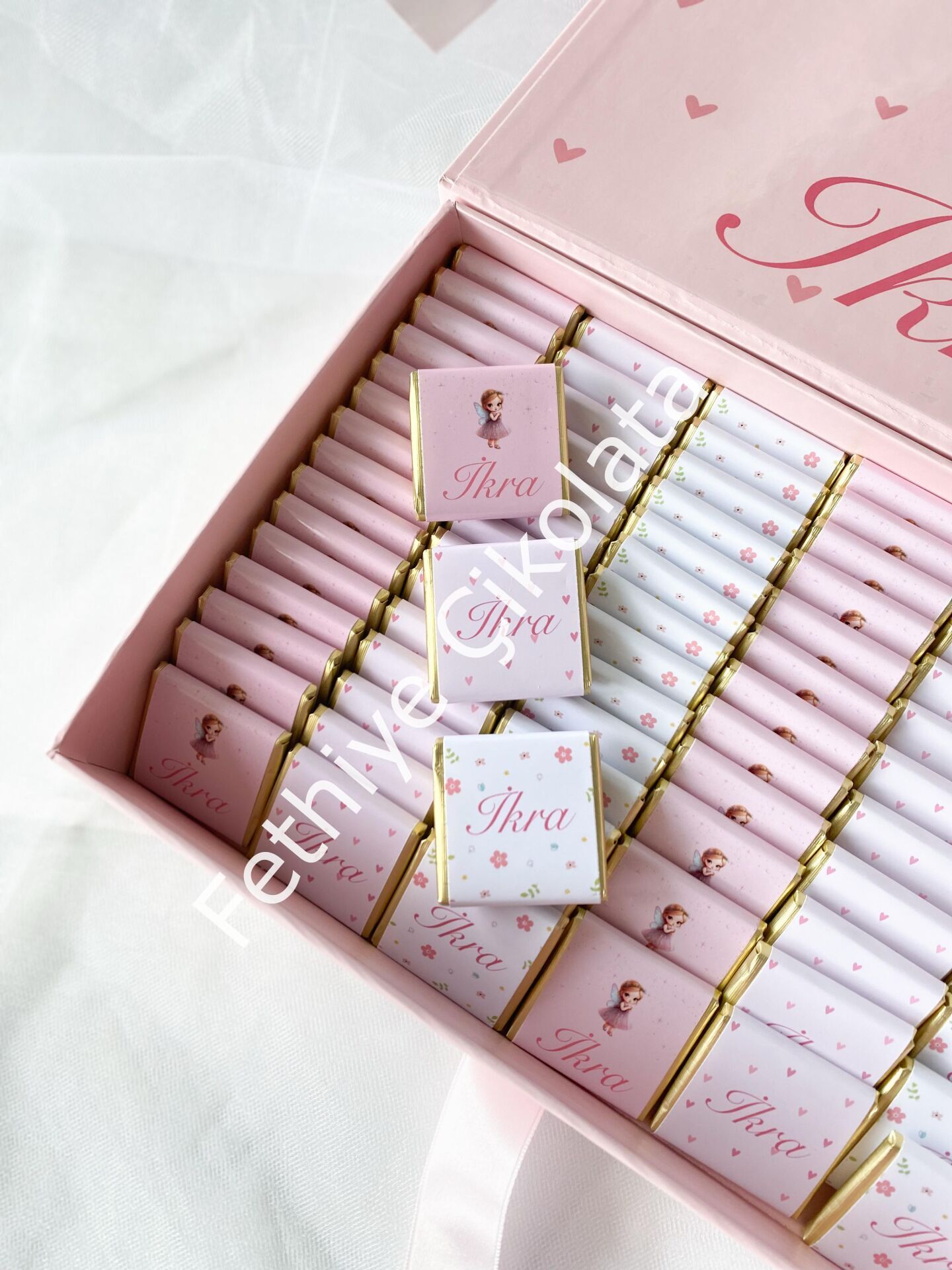 Mukavva Kurdeleli Dekoratif Çikolata Kutusu