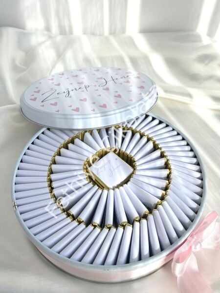 Yuvarlak Metal Kutu Bebek Çikolatası