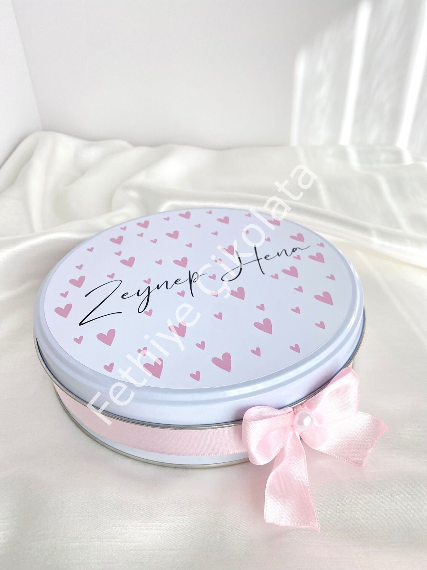 Yuvarlak Metal Kutu Bebek Çikolatası