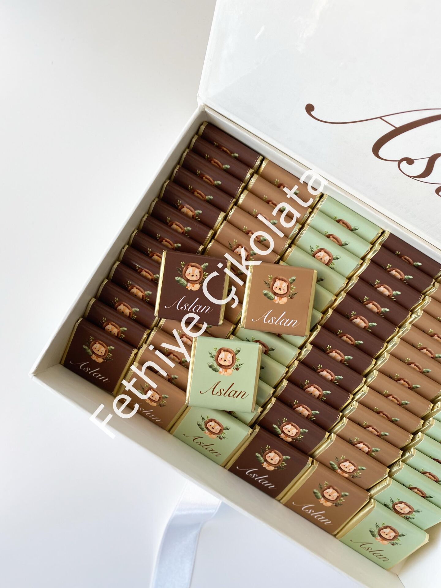 Mukavva Kurdeleli Dekoratif Çikolata Kutusu