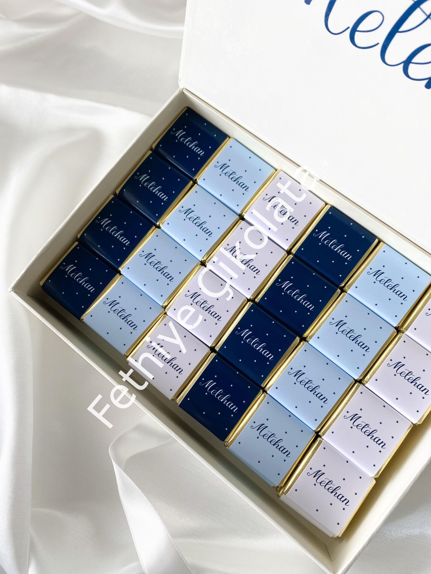 Mukavva Kurdeleli Dekoratif Çikolata Kutusu