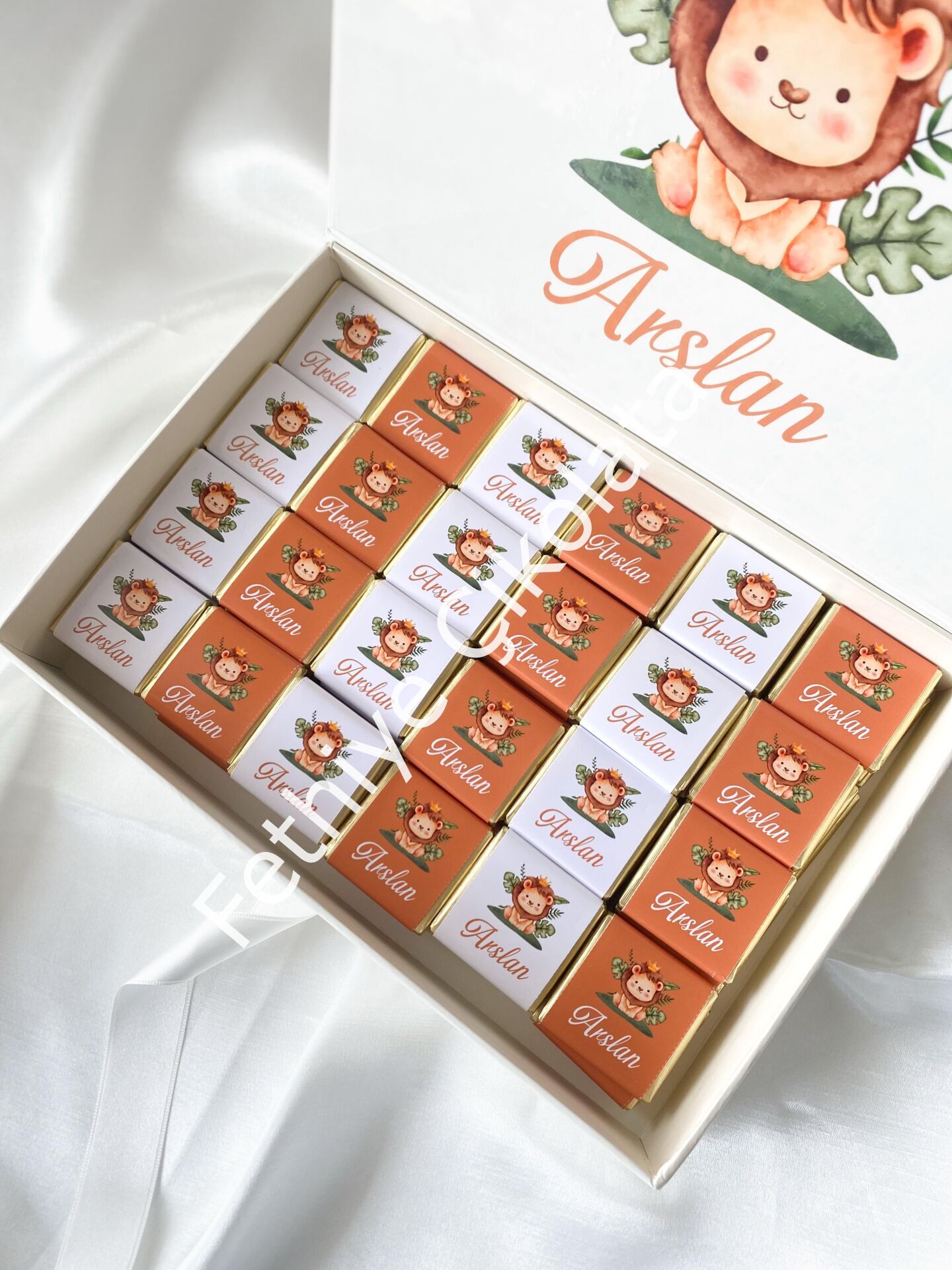 Mukavva Kurdeleli Dekoratif Çikolata Kutusu