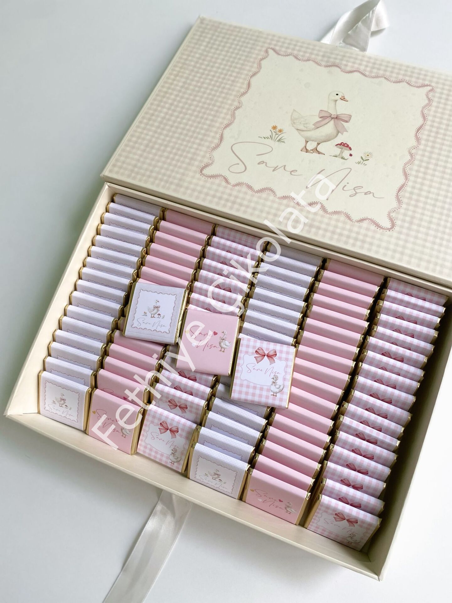 Mukavva Kurdeleli Dekoratif Çikolata Kutusu