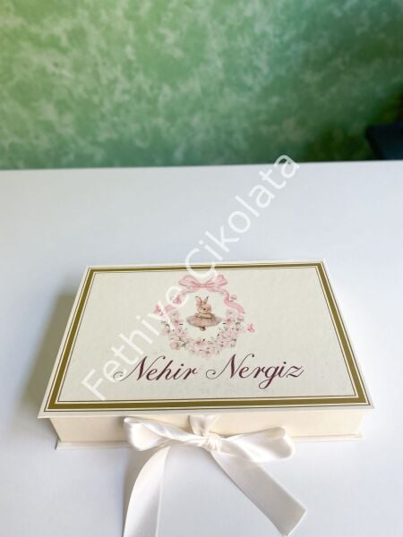 Mukavva Kurdeleli Dekoratif Çikolata Kutusu