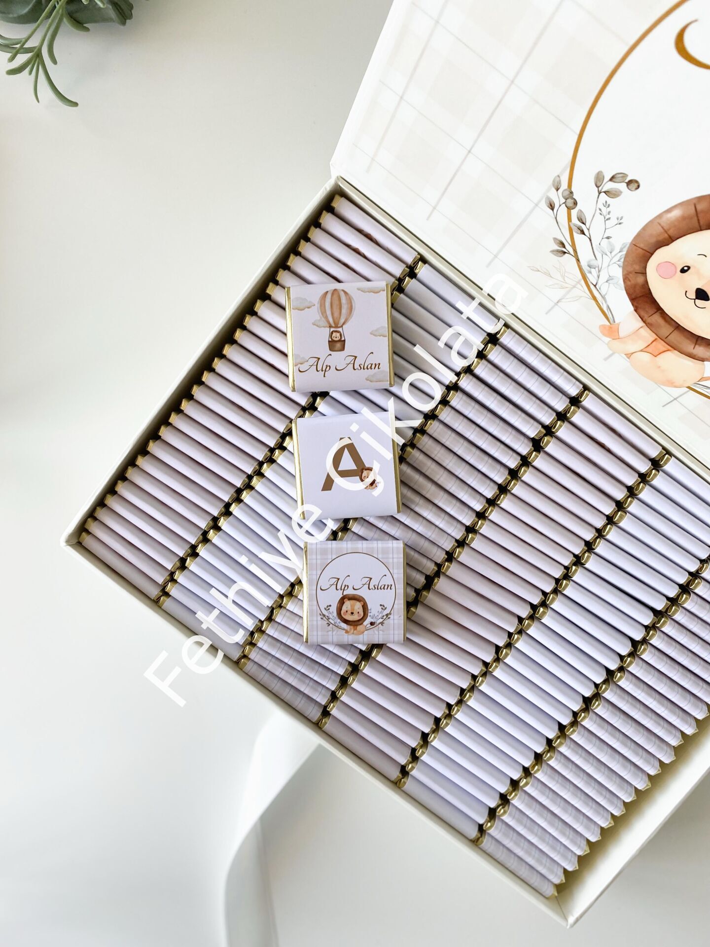 Mukavva Kurdeleli Dekoratif Çikolata Kutusu