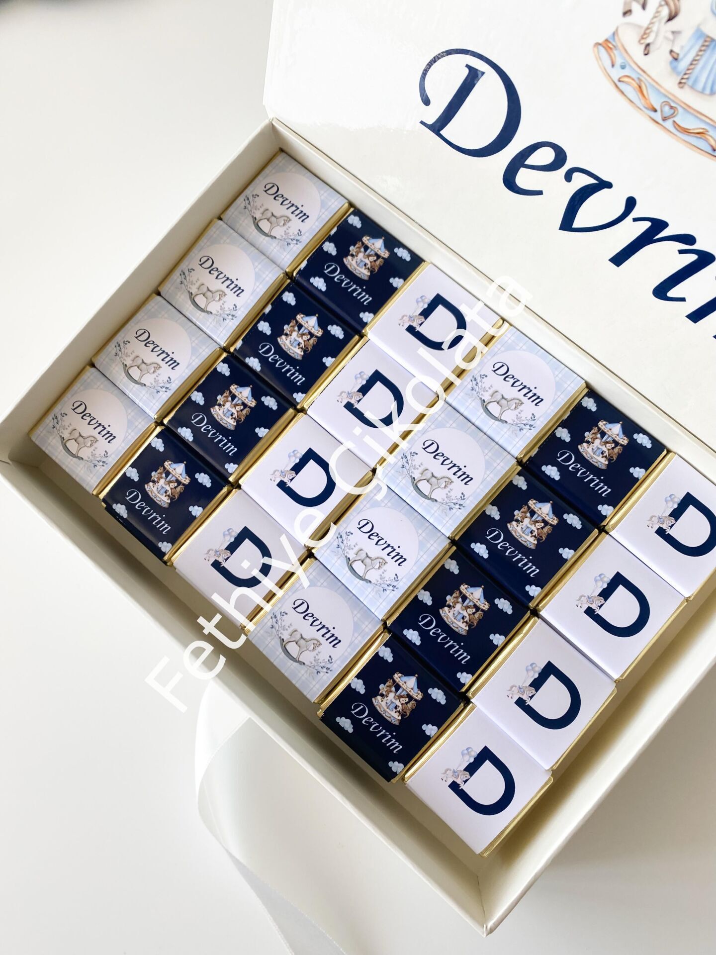 Mukavva Kurdeleli Dekoratif Çikolata Kutusu