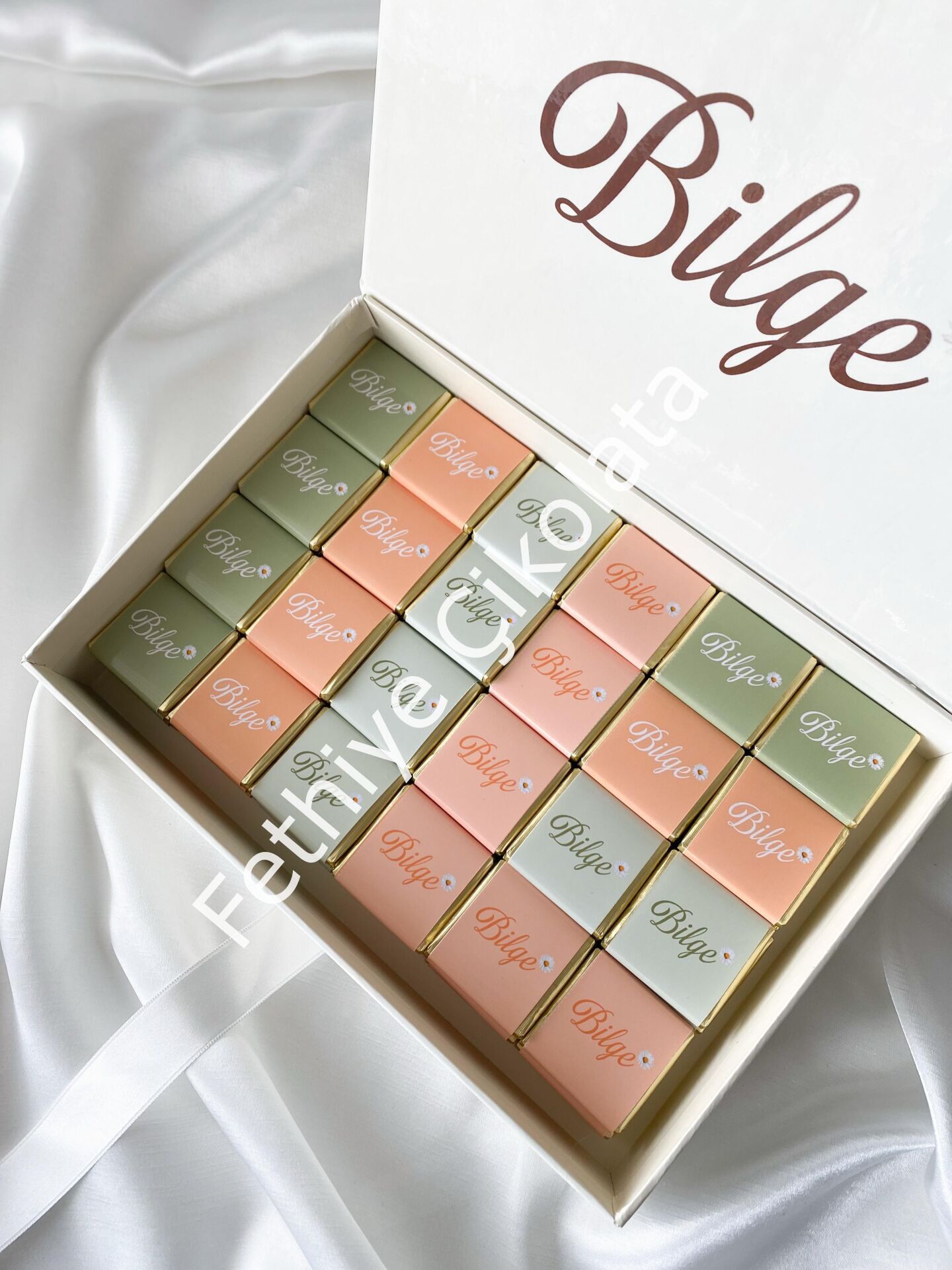 Mukavva Kurdeleli Dekoratif Çikolata Kutusu