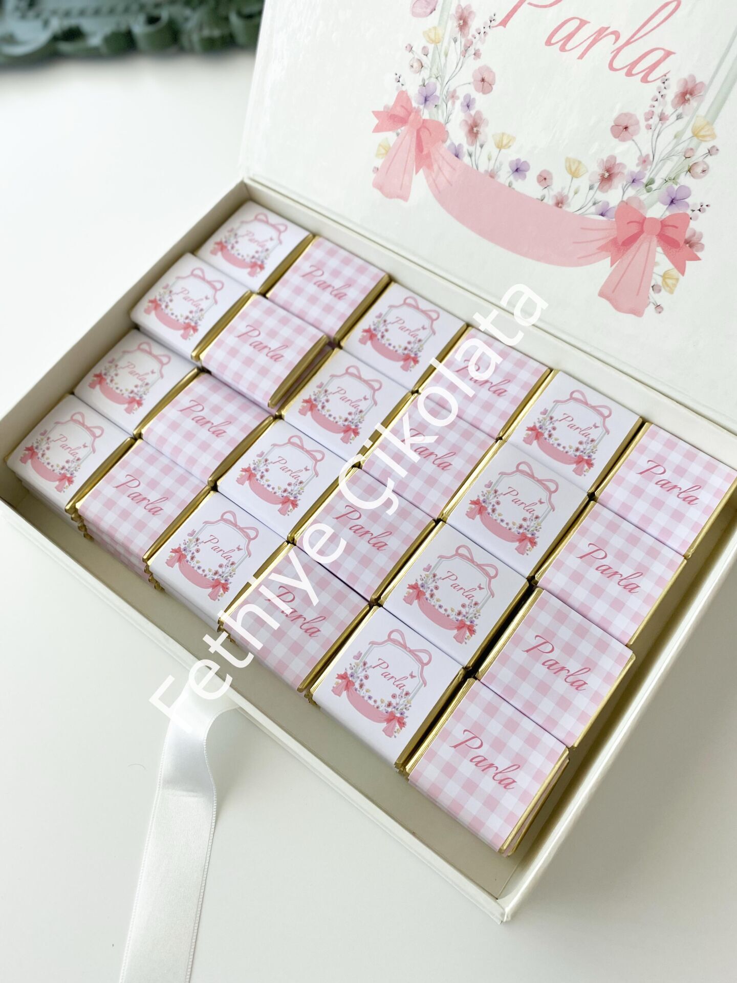 Mukavva Kurdeleli Dekoratif Çikolata Kutusu